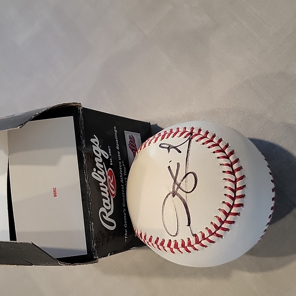 Baseball signed by Freddy Garcia - Picture 1 of 3